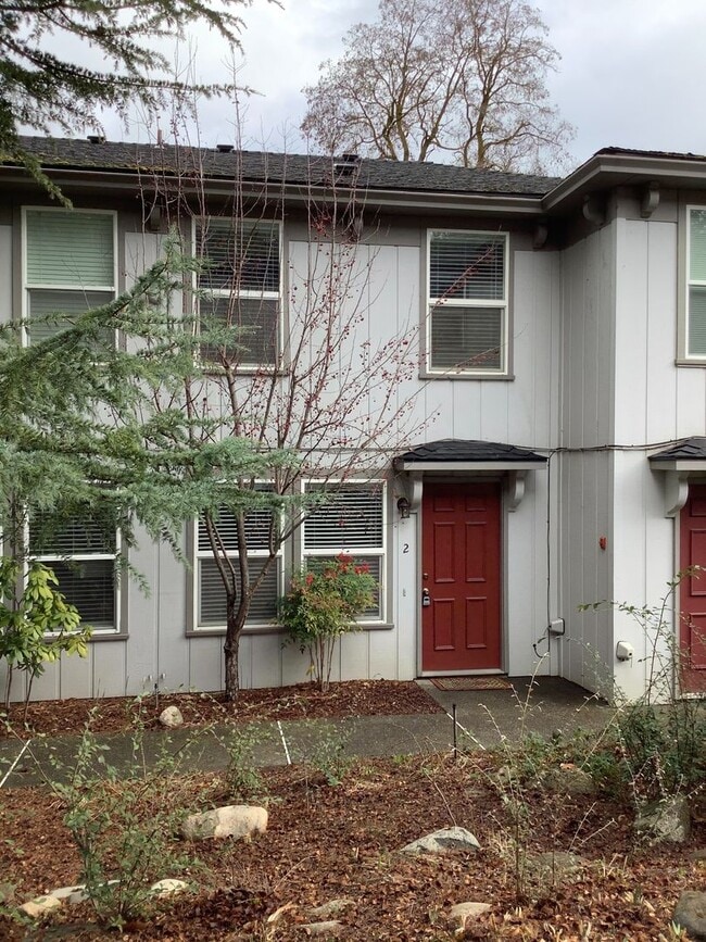 Photo - Two bedroom, 1.5 bathroom Ashland townhouse | Available now