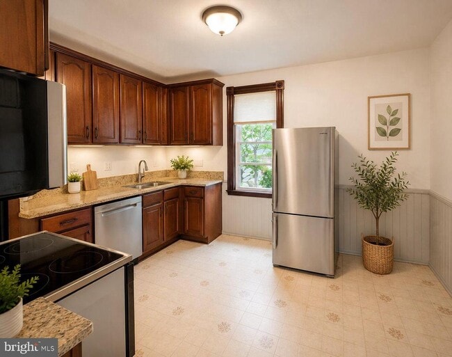 Photo - 8 N Virginia Ave