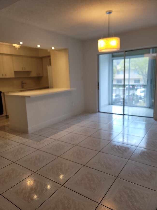 Building Photo - 8401 SW 107th Ave Unit 260E