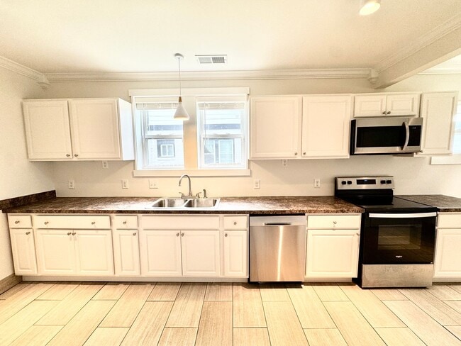 Photo - 3 Bed, 2 Bath Home w/ Fenced Backyard