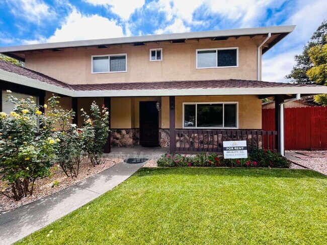 Photo - 493 Dahlia St