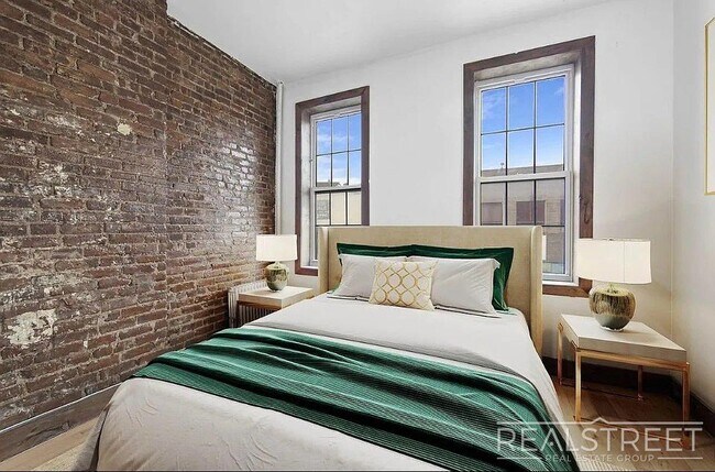 Photo - Flushing Ave Unit 2R