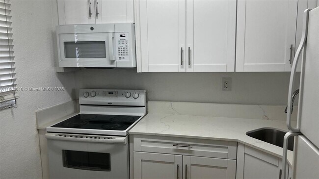 Photo - 17255 SW 95th Ave Unit 202