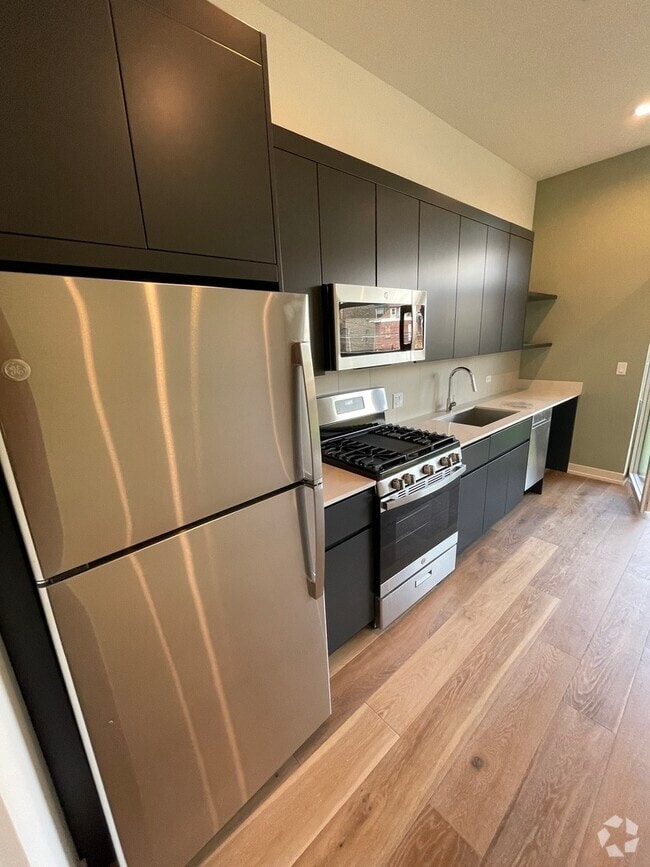 Building Photo - 4513 N Clark St Rental