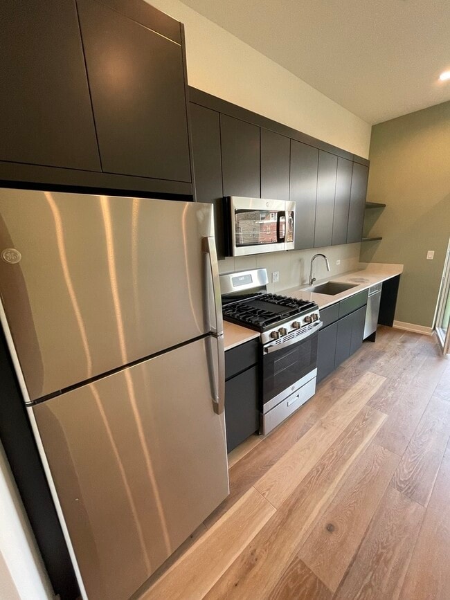 Building Photo - 4513 N Clark St Rental