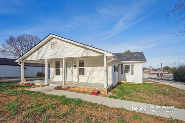 Building Photo - 313 Derr St