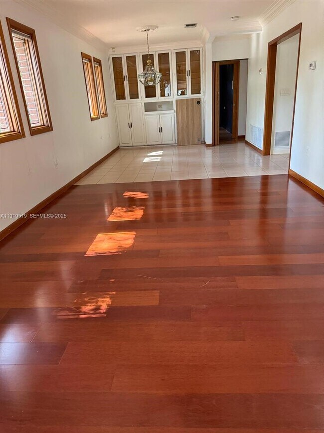 Photo - 5461 W Broward Blvd