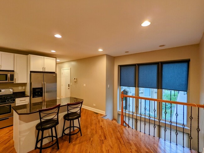 Photo - 2619 N Harding Ave Unit 1