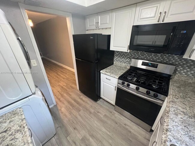 Building Photo - 6877 NW 30th St Rental