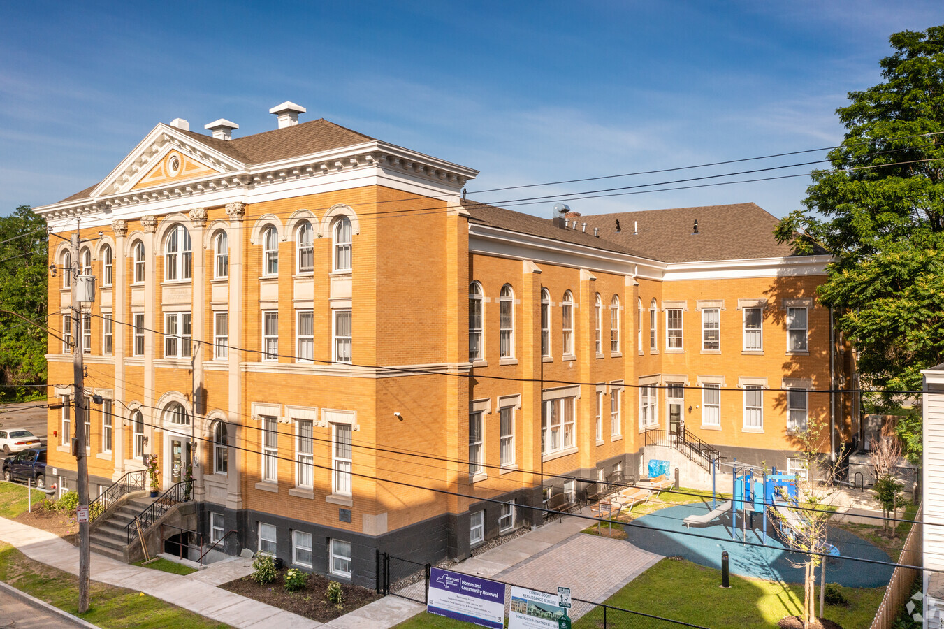 Renaissance Square - Renaissance Square Apartments