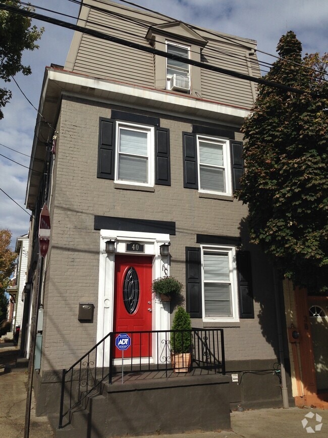 Building Photo - 40 S 19th St Rental