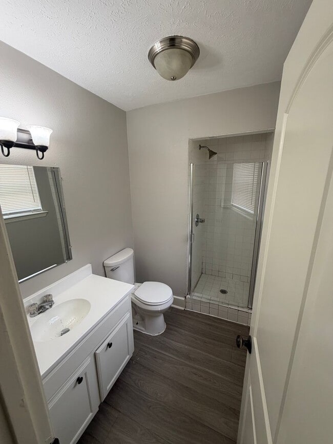 Photo - 425 Price Dr