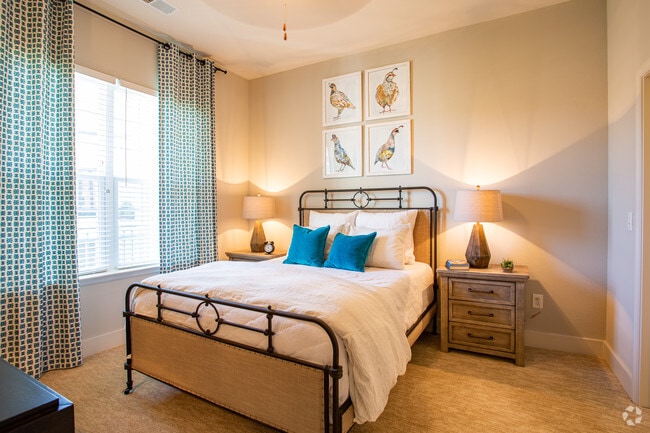 1 BR, 1BA
