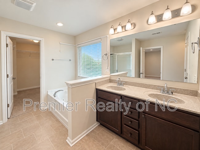 1085 Bitting Hall Cir