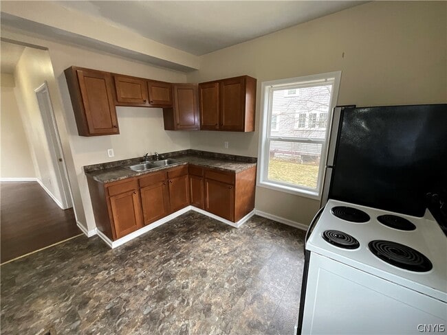 Photo - 222 Academy St