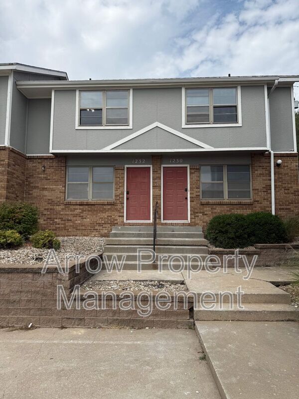 Building Photo - 1230 S Jackson St Rental
