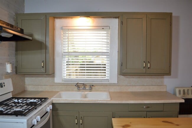 Photo - 104 S Beauregard St