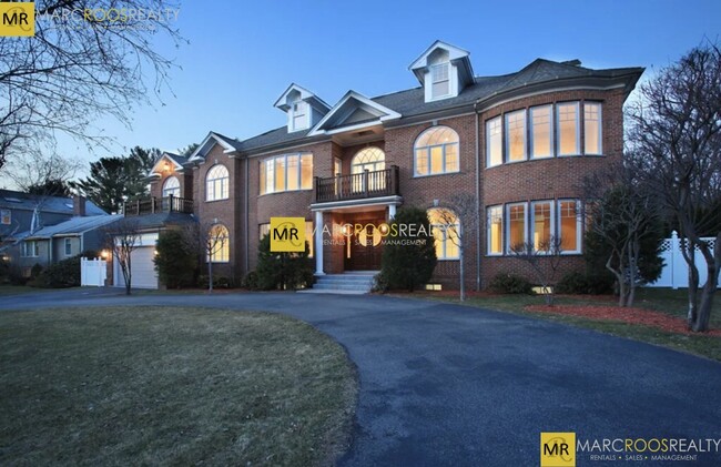 Building Photo - 75 Woodfall Rd Rental