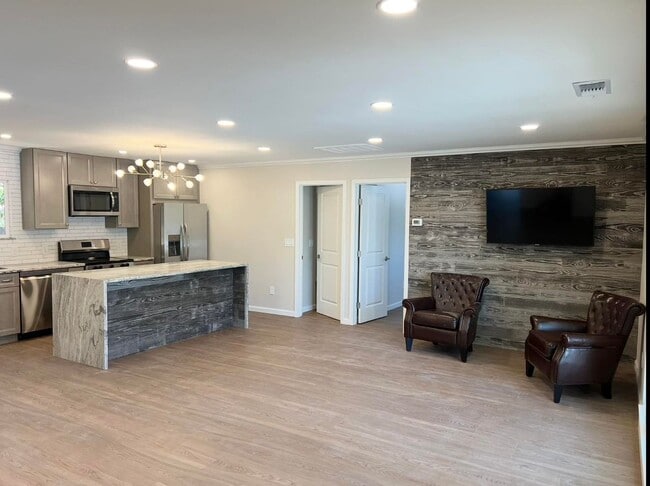 Spacious ADU For Rent in Carmichael, CA - Spacious ADU For Rent in Carmichael, CA House