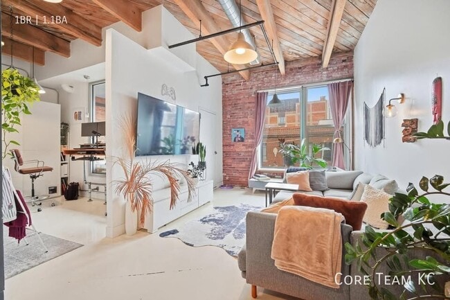 1803 Wyandotte St Unit 204