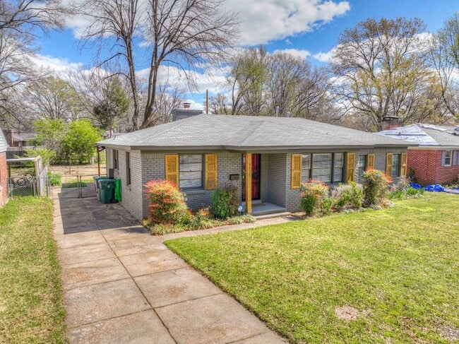 Photo - Colonial Acres East Memphis cutie! 3 bedrooms and tons of updates! Appliances included.