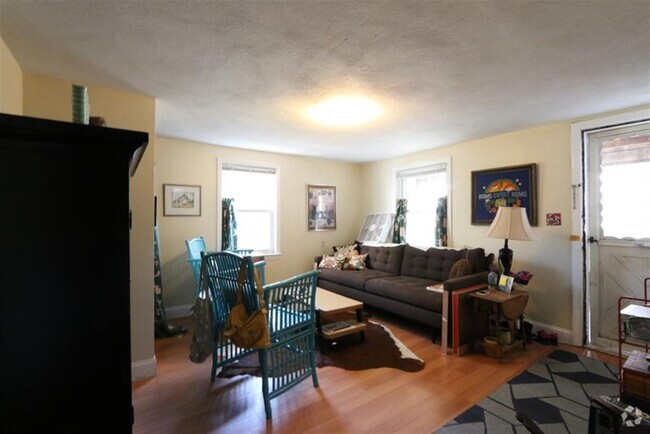 Building Photo - 126 Pine St Unit 2 Rental