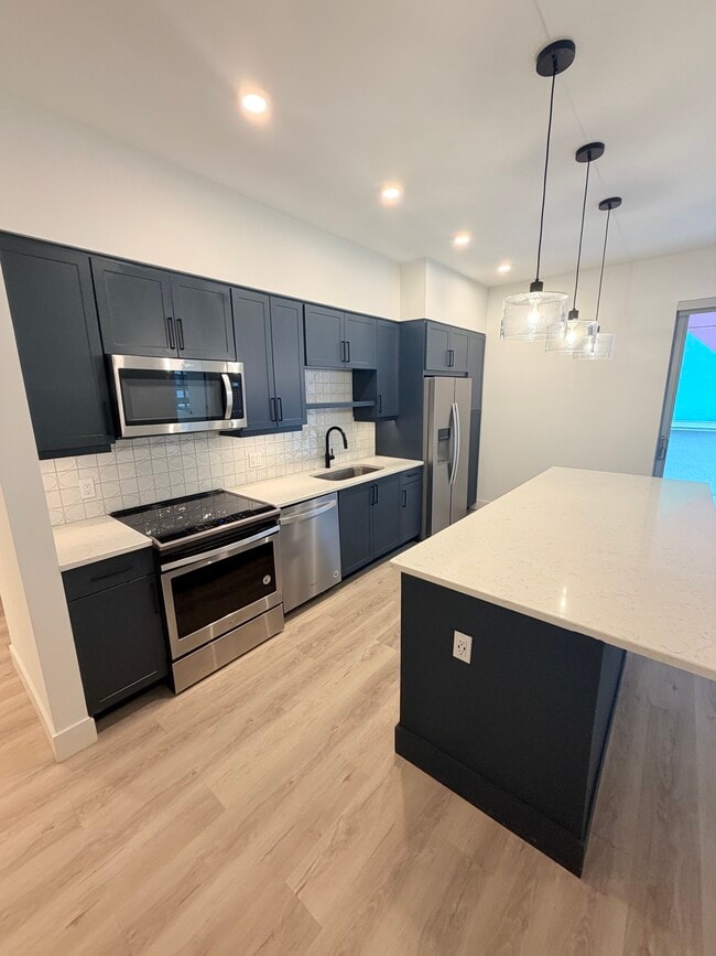 Building Photo - 41 NW 31st St Unit B1