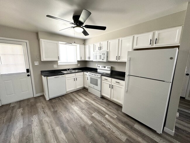 Building Photo - 4338 N Chestnut St Unit 3 Rental