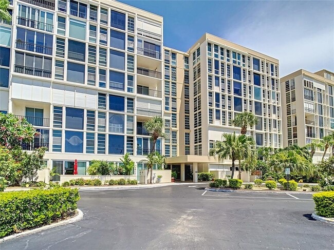Building Photo - 7400 Sun Island Dr S Unit 503