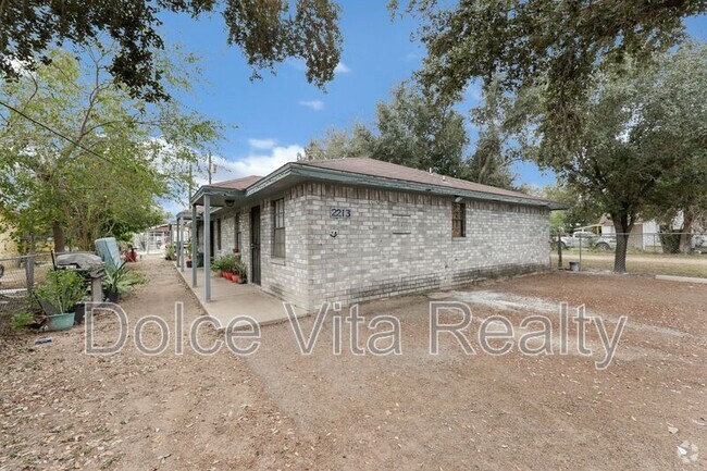 Building Photo - 2213 W Dallas Ave Unit 2213#2 Rental