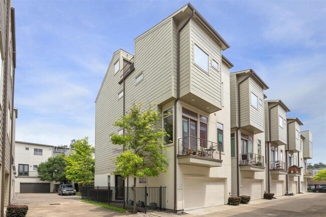 Building Photo - 1630 Dennis St Rental