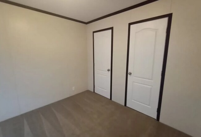 Photo - 410 Deerfield Ln