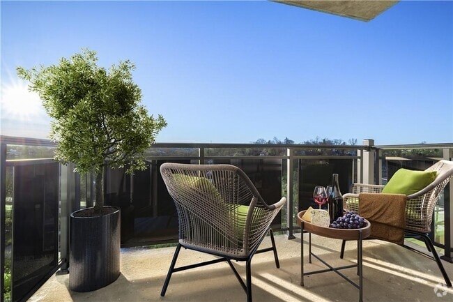 Building Photo - 601 Ridge Hill Boulevard Unit 1301 Rental
