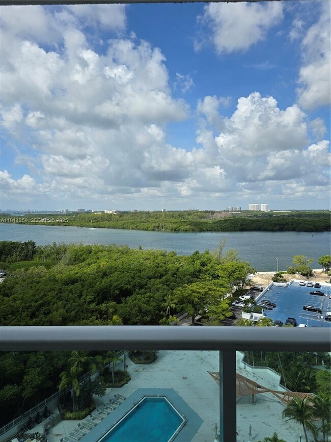 Building Photo - 100 Bayview Dr Unit 1420