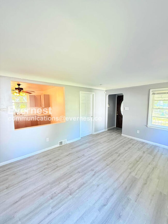 Photo - 5134 Hereford St