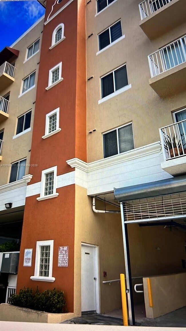115 SW 42nd Ave Unit 206