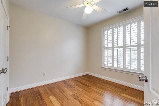 Building Photo - 713 S Pine St Unit Room #2 Rental