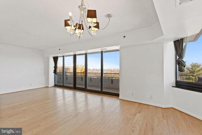 Photo - 1200 Crystal Dr Unit 313