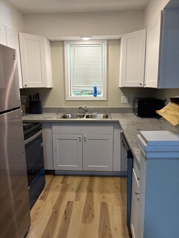 850 Field Ave NW
