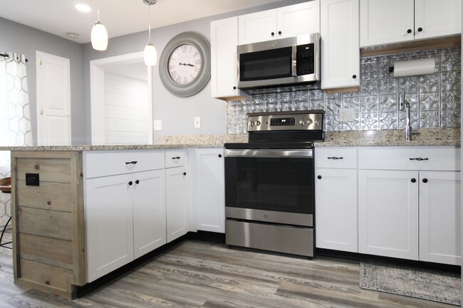 Building Photo - 23 Beacon St Rental