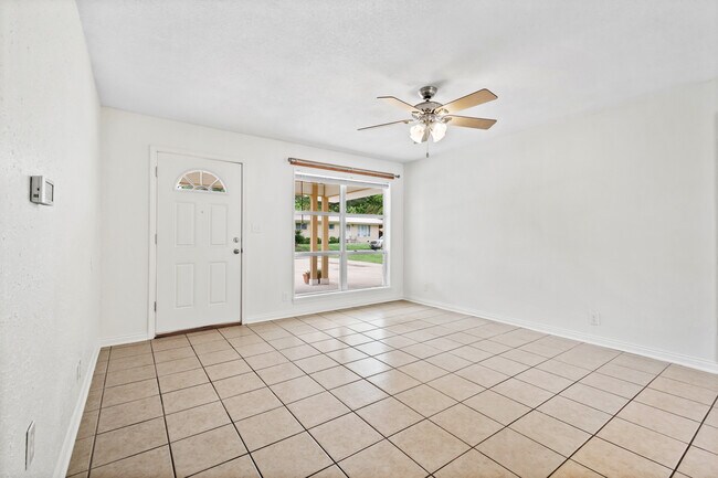 Photo - 850 W Kelley St