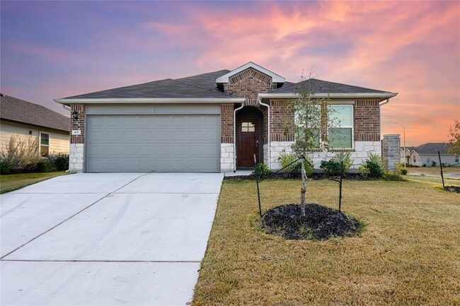 Photo - 401 Abbey Ln