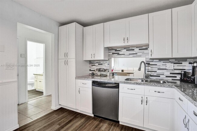Photo - 1233 Hampton Blvd