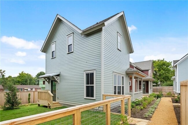 Photo - 267 E 11th St