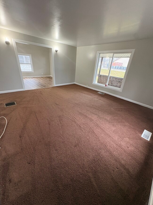 Photo - 205 S Broadway St