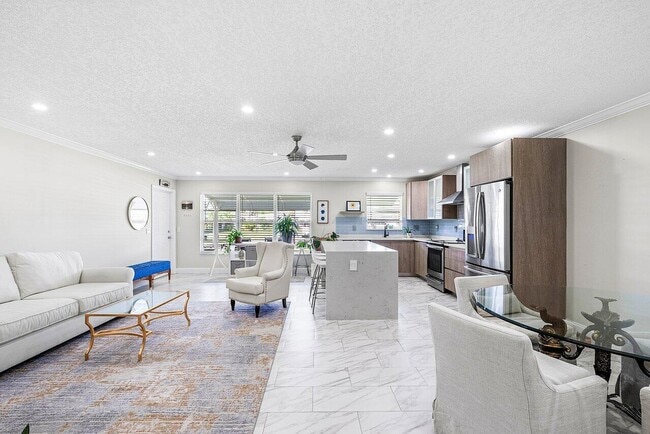 Photo - 810 High Point Dr W