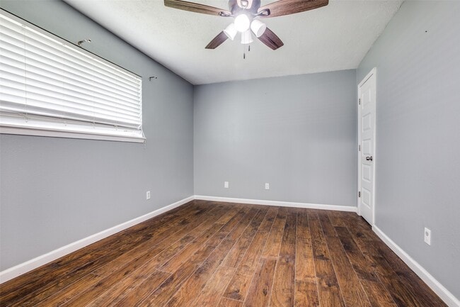 Photo - 908 Redberry Hill St