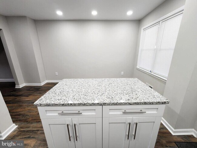 Photo - 349 Grovethorn Rd