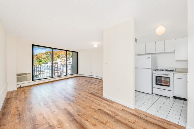 Photo - 1155 Warburton Ave