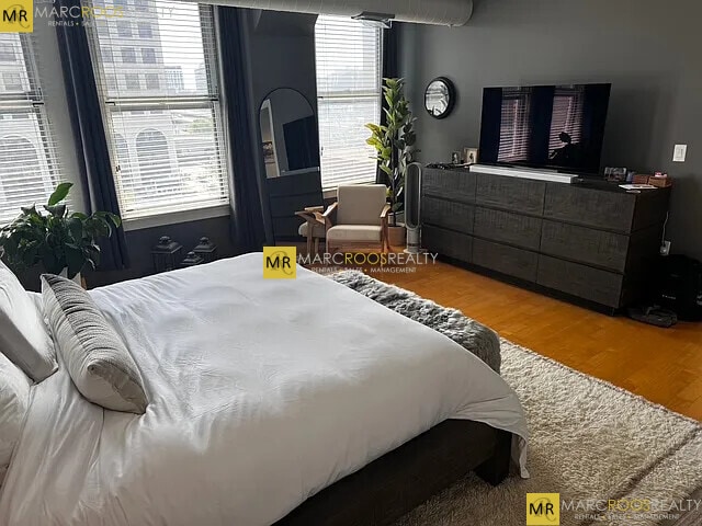 Photo - 210 South St